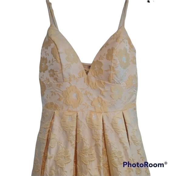 NEW Trixxi  Floral Jacquard Gown Yellow/Silver Long Formal Sz 0 Juniors - Picture 4 of 9